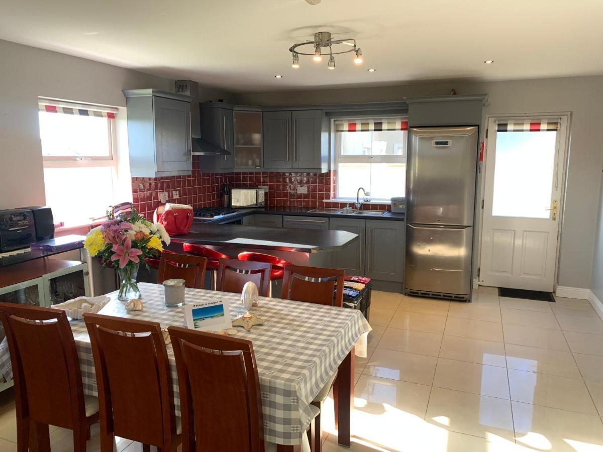 Seascape On The Edge Of Town: 4 Beds All Ensuite. Belmullet Exterior foto