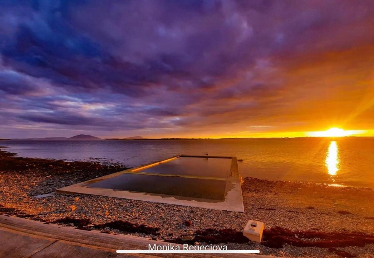 Seascape On The Edge Of Town: 4 Beds All Ensuite. Belmullet Exterior foto