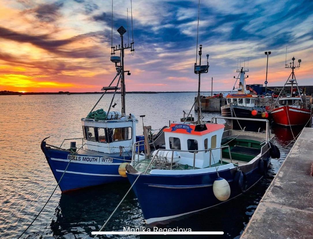 Seascape On The Edge Of Town: 4 Beds All Ensuite. Belmullet Exterior foto