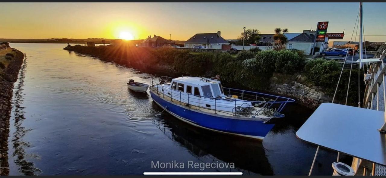 Seascape On The Edge Of Town: 4 Beds All Ensuite. Belmullet Exterior foto